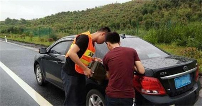  白下区道路救援告诉您汽车在路上没油该怎么办？